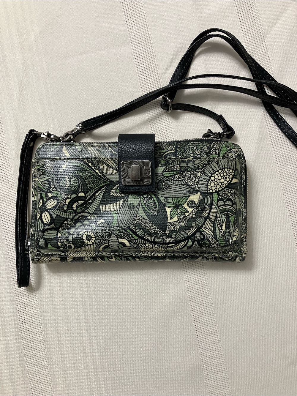 Sakroots 3 in 1 Crossbody Wristlet Phone Wallet Artist Circle Sage Spirit Desert - Picture 3 of 10